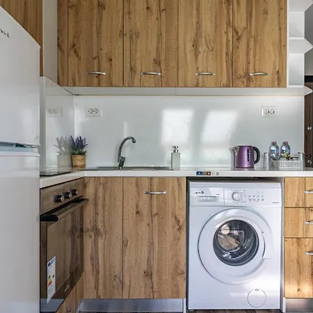 Ishirkov With Mountain View Balcony And Underground Parking Szófia