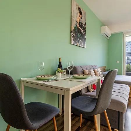 Ishirkov With Mountain View Balcony And Underground Parking Апартаменты