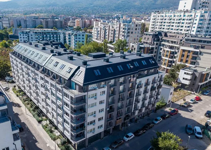 Ishirkov With Mountain View Balcony And Underground Parking Sófia